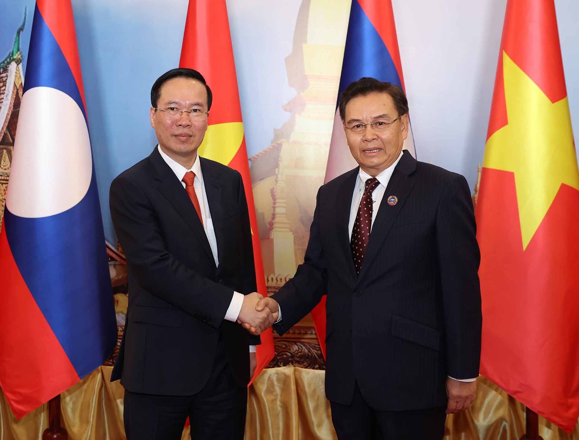 Chủ tịch nước Võ Văn Thưởng và Chủ tịch Quốc hội Lào Saysomphone Phomvihan. (Nguồn: TTXVN)