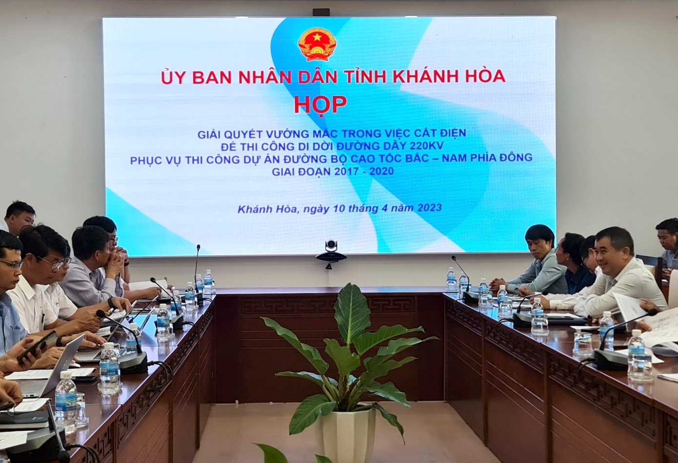 Cắt điện 6 ngày để di dời các vị trí giao chéo đường dây 220kV với cao tốc Bắc - Nam qua địa bàn tỉnh Khánh Hòa