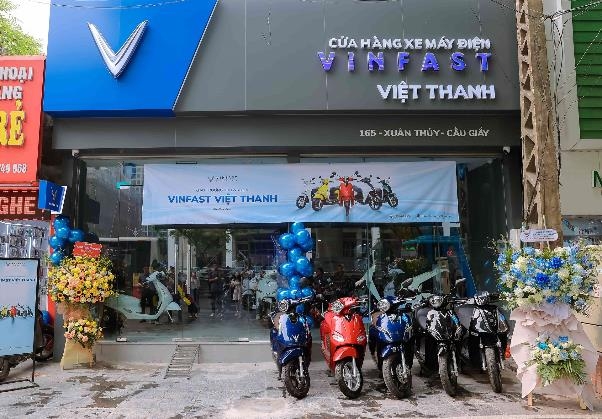 Khai trương đại lý ủy quyền xe máy điện VinFast đầu tiên tại Hà Nội năm 2023