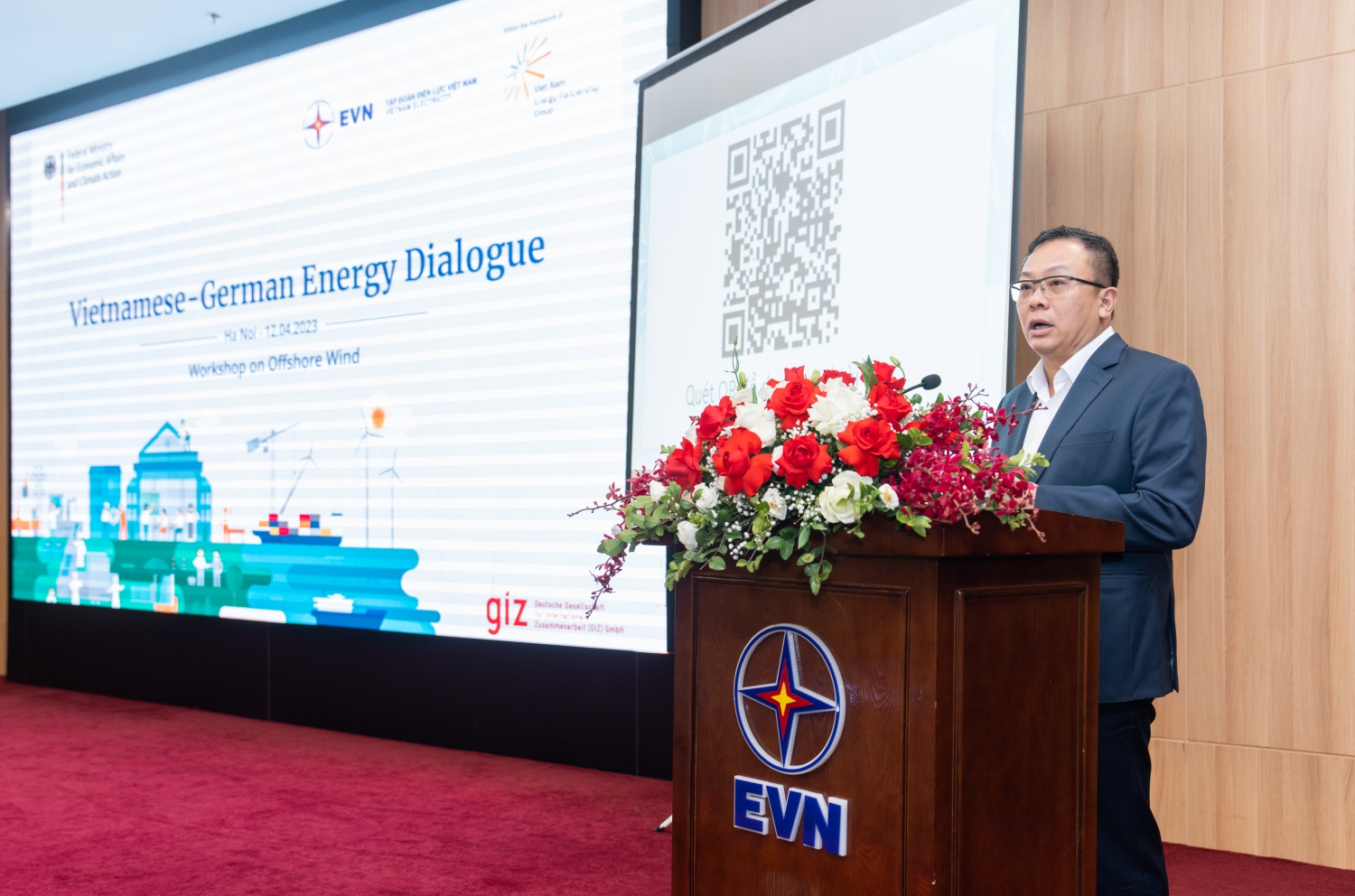 Ông Phạm Hồng Phương – Phó Tổng Giám đốc Tập đoàn Điện lực Việt Nam chia sẻ tại Hội thảo