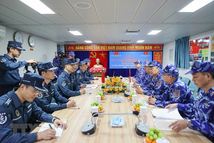 Cảnh sát biển Việt Nam-Trung Quốc tổ chức tuần tra liên hợp lần thứ nhất năm 2023. Thiếu tướng Lê Quang Đạo, Tư lệnh Cảnh sát biển Việt Nam và Thiếu tướng Uất Trung, Cục trưởng Cục Cảnh sát biển Trung Quốc đồng chủ trì hội đàm. (Ảnh: Trung Nguyên/TTXVN)