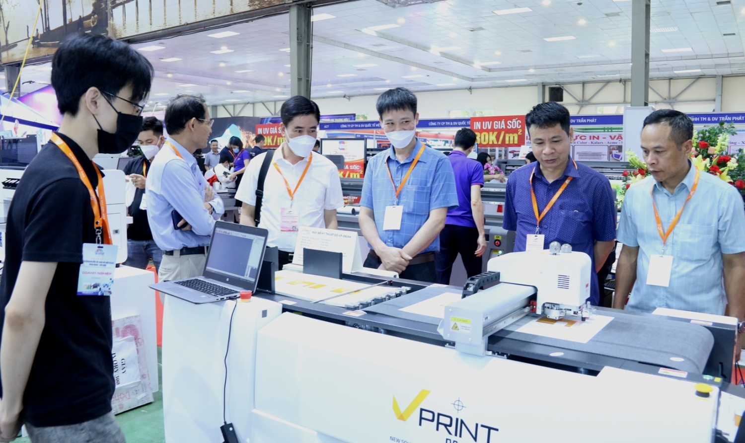 Trưng bày nhiều thiết bị và công nghệ quảng cáo Việt Nam, máy móc ngành in ấn Trưng bày nhiều thiết bị và công nghệ quảng cáo Việt Nam, máy móc ngành in ấn