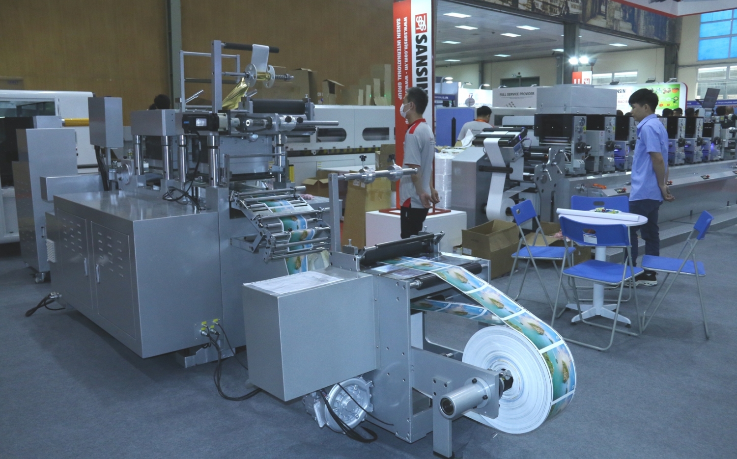 Trưng bày nhiều thiết bị và công nghệ quảng cáo Việt Nam, máy móc ngành in ấn