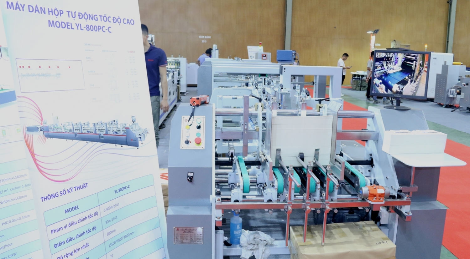 Trưng bày nhiều thiết bị và công nghệ quảng cáo Việt Nam, máy móc ngành in ấn Trưng bày nhiều thiết bị và công nghệ quảng cáo Việt Nam, máy móc ngành in ấn