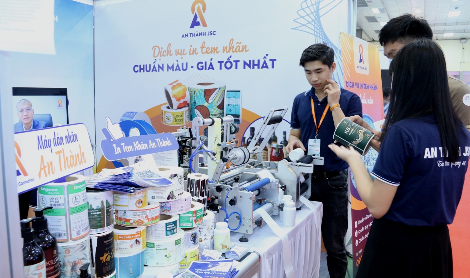 Trưng bày nhiều thiết bị và công nghệ quảng cáo Việt Nam, máy móc ngành in ấn Trưng bày nhiều thiết bị và công nghệ quảng cáo Việt Nam, máy móc ngành in ấn