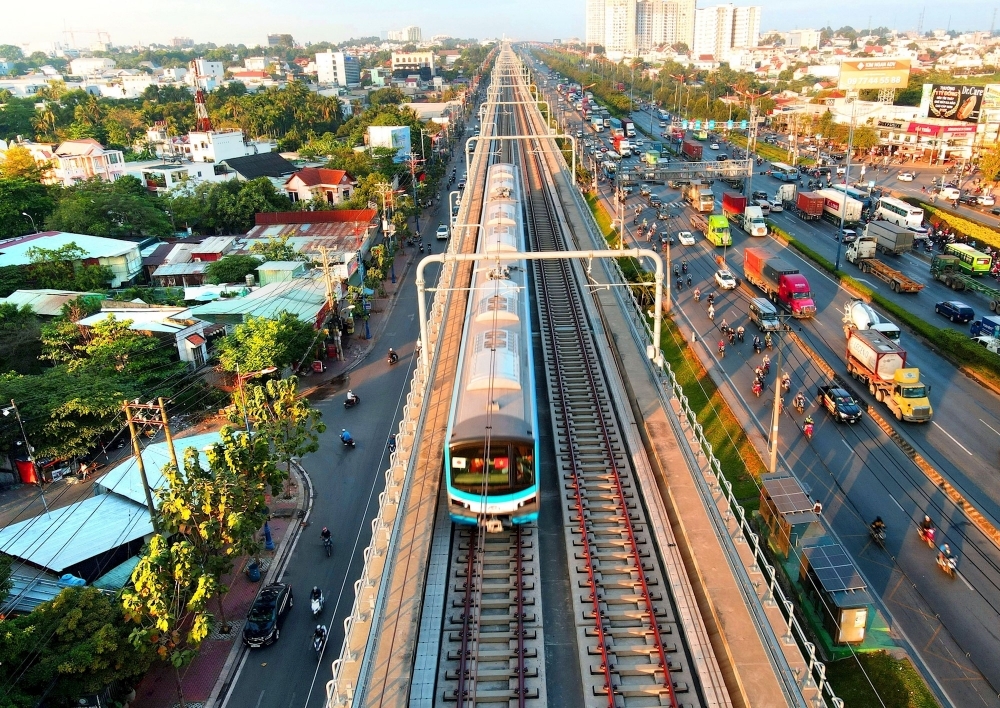 Đoàn tàu tuyến metro số 1 thành phố Hồ Chí Minh chạy thử nghiệm.