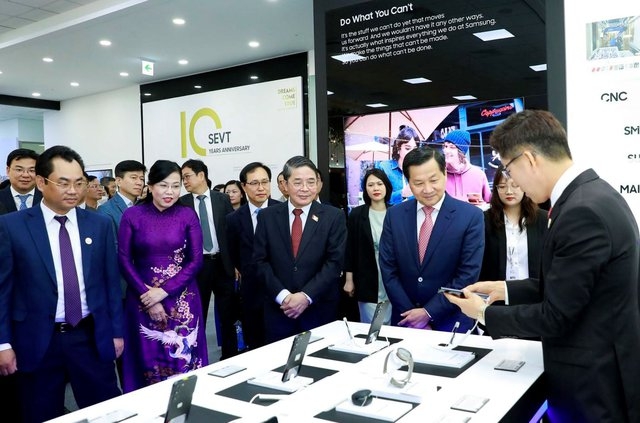 Samsung Việt Nam Thái Nguyên đón nhận Huân chương Lao động Hạng Ba