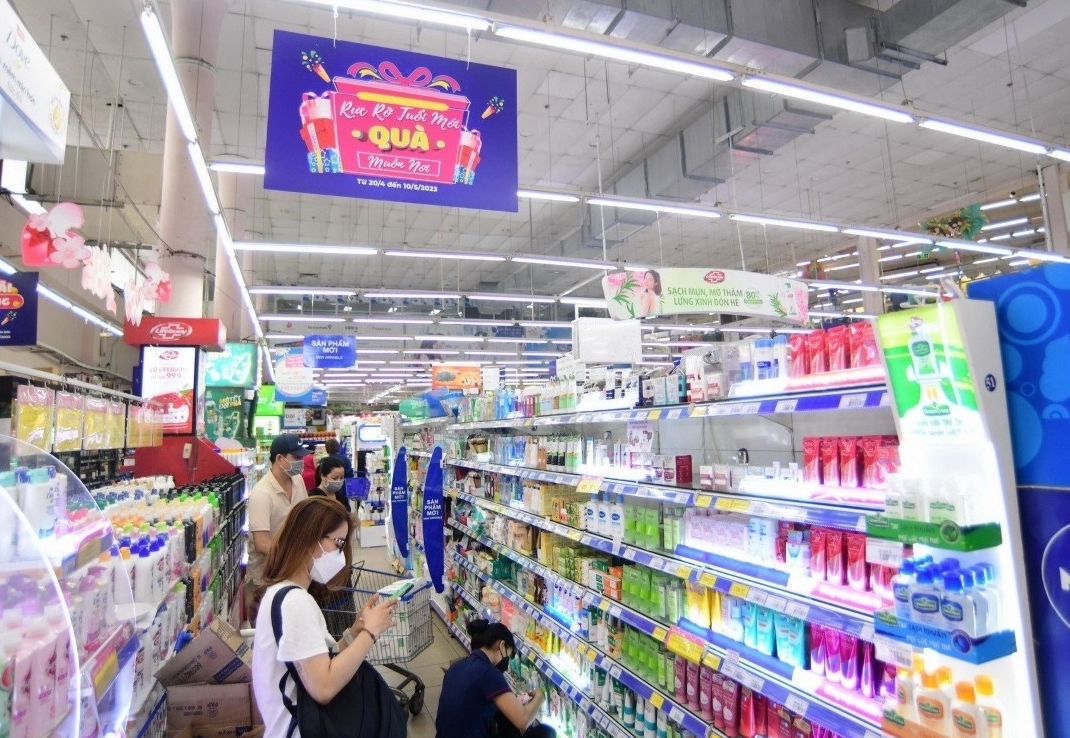 Hà Nội: Siêu thị đồng loạt khuyến mại, giảm giá hàng hóa dịp 30/4