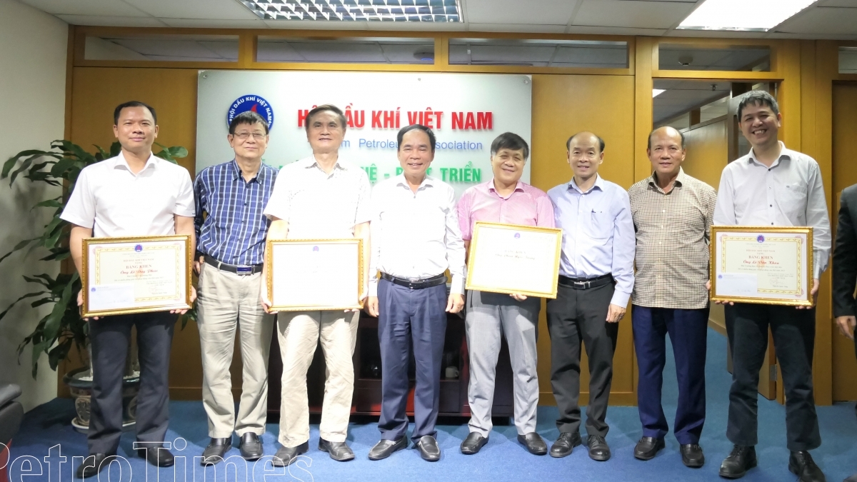 Chủ tịch Hội DKVN tuyên dương cá nhân có nhiều đóng góp cho hoạt động Hội năm 2022