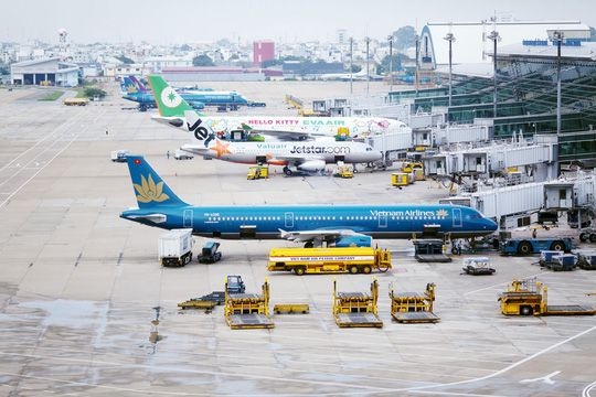 Sân bay Tân Sơn Nhất phục vụ gần 4.500 chuyến bay dịp nghỉ lễ 30/4 - 1/5