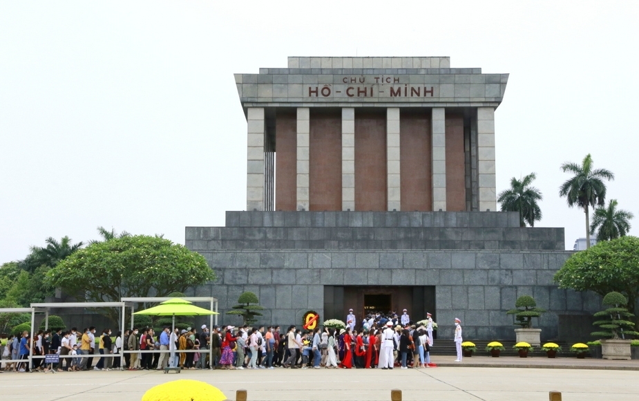 Hơn 52.000 lượt khách vào Lăng viếng Chủ tịch Hồ Chí Minh