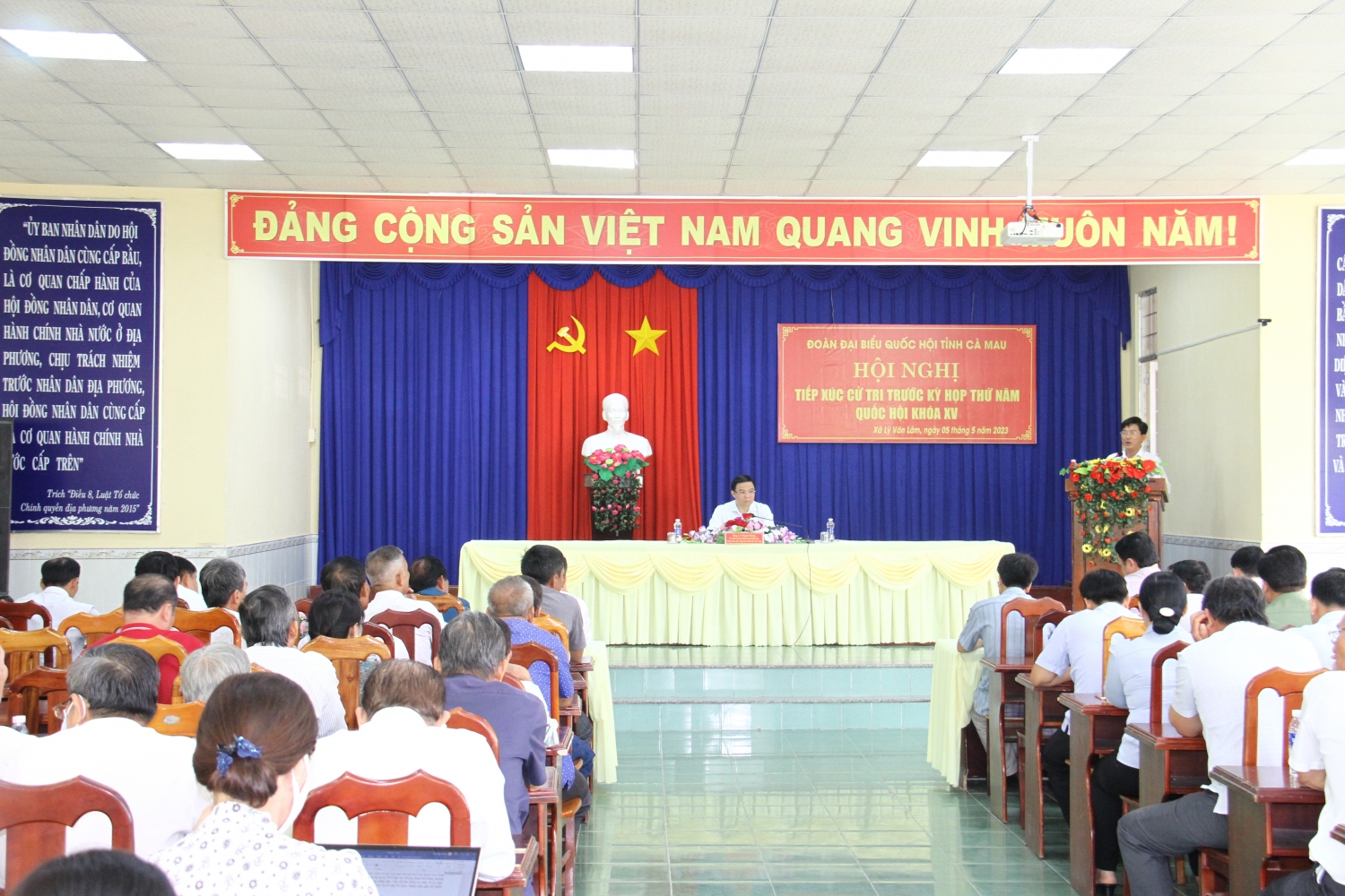 Đồng chí Lê Mạnh Hùng tiếp xúc cử tri xã Lý Văn Lâm trước Kỳ họp thứ 5, Quốc hội khóa XV