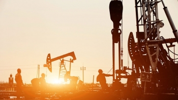 Tổng giá trị hợp đồng trong ngành dầu khí toàn cầu giảm mạnh trong quý I