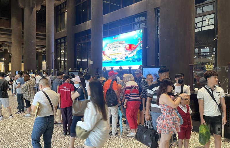 Quảng Ninh đã đầu tư hạ tầng đường truyền internet tốc độ cao, đáp ứng tốt nhu cầu của du khách tại các điểm du lịch (ảnh báo Quảng Ninh)