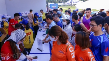 Các VĐV hào hứng với giải chạy marathon lớn nhất tỉnh Quảng Ngãi