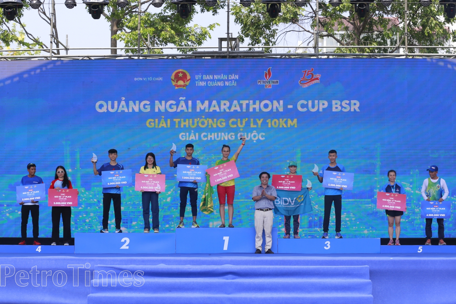 Trao hơn 250 triệu đồng cho các VĐV giành giải tại Giải chạy Quảng Ngãi Marathon - CUP BSR năm 2023