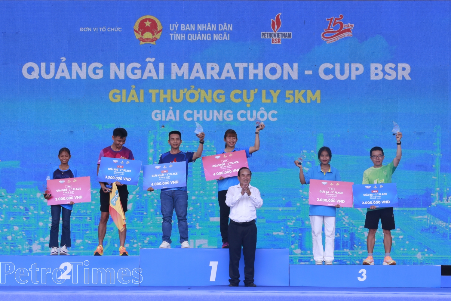 Trao hơn 250 triệu đồng cho các VĐV giành giải tại Giải chạy Quảng Ngãi Marathon - CUP BSR năm 2023