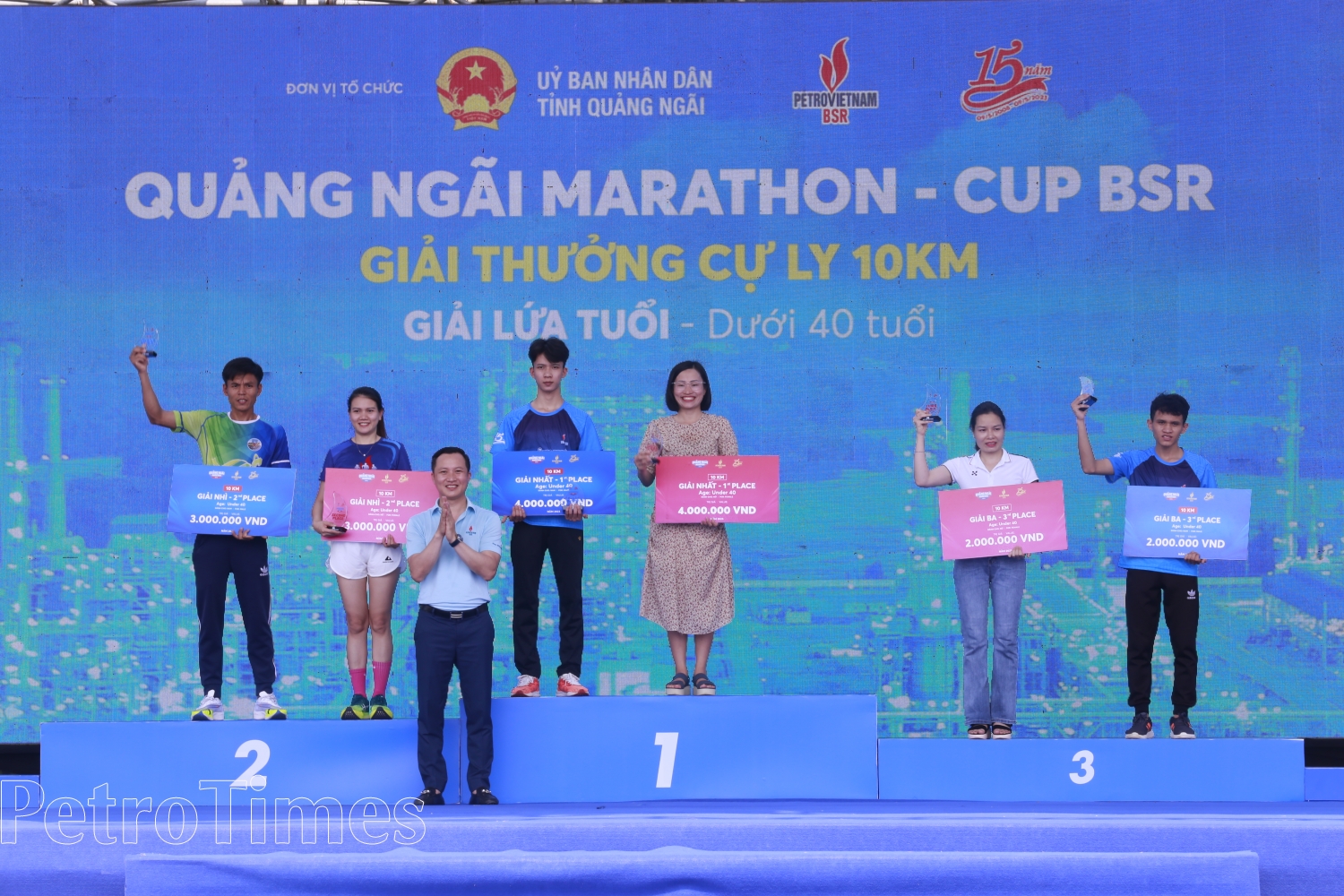 Trao hơn 250 triệu đồng cho các VĐV giành giải tại Giải chạy Quảng Ngãi Marathon - CUP BSR năm 2023