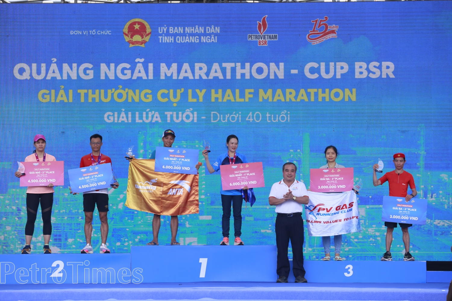 Trao hơn 250 triệu đồng cho các VĐV giành giải tại Giải chạy Quảng Ngãi Marathon - CUP BSR năm 2023