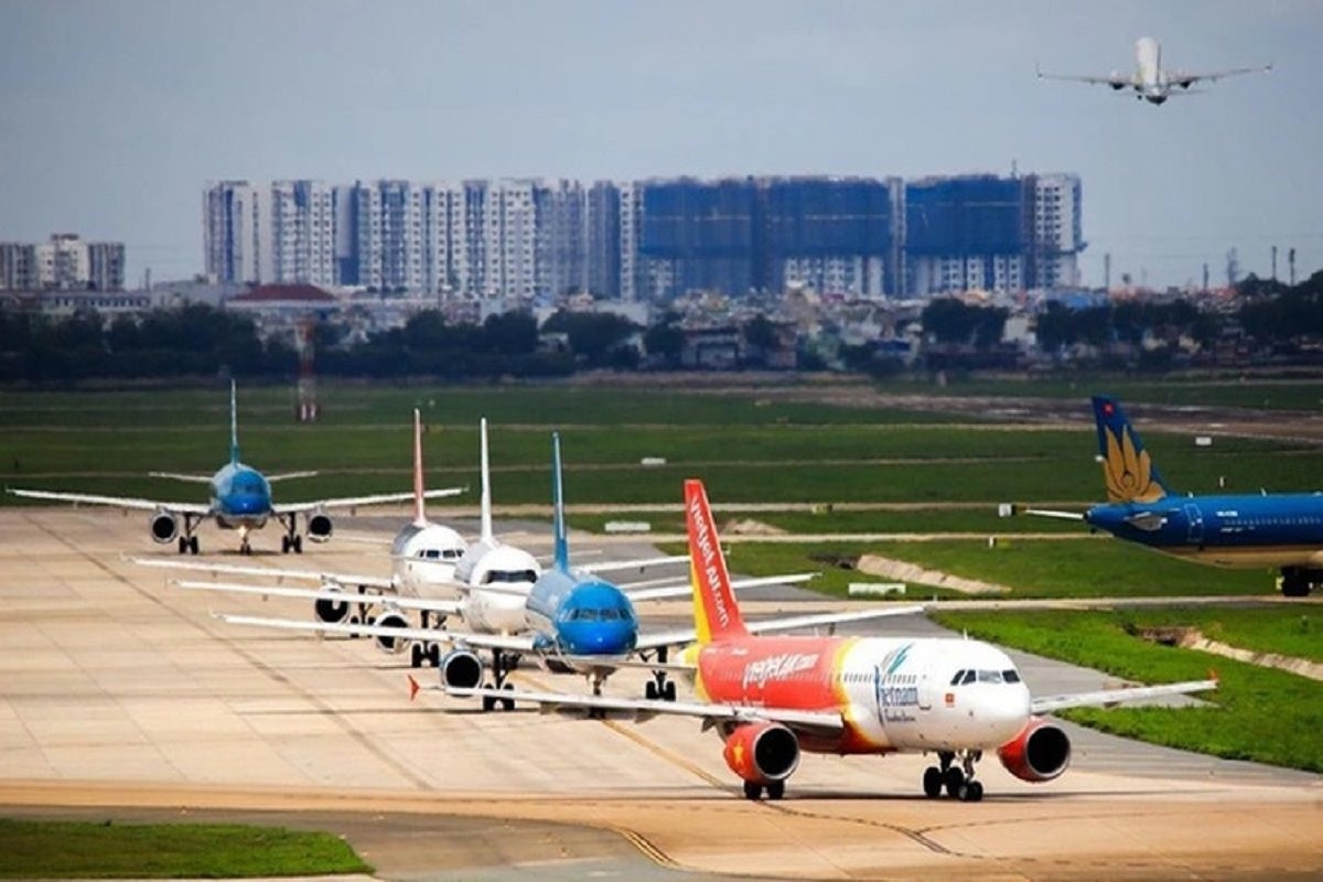 Bộ Tài chính nêu quan điểm về việc bỏ trần giá vé máy bay
