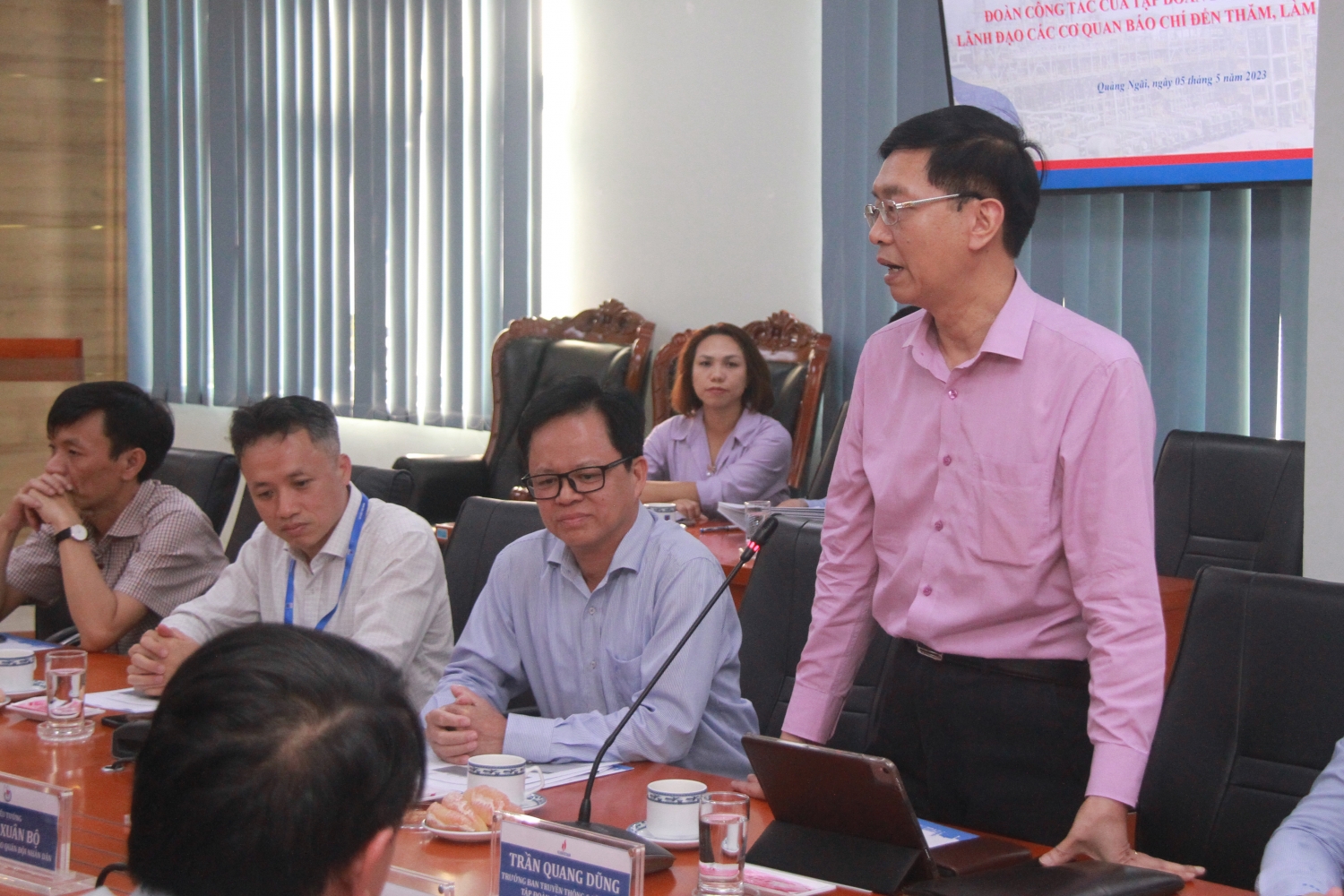 Lãnh đạo Hội Nhà báo và nhiều cơ quan báo chí thăm, làm việc tại NMLD Dung Quất