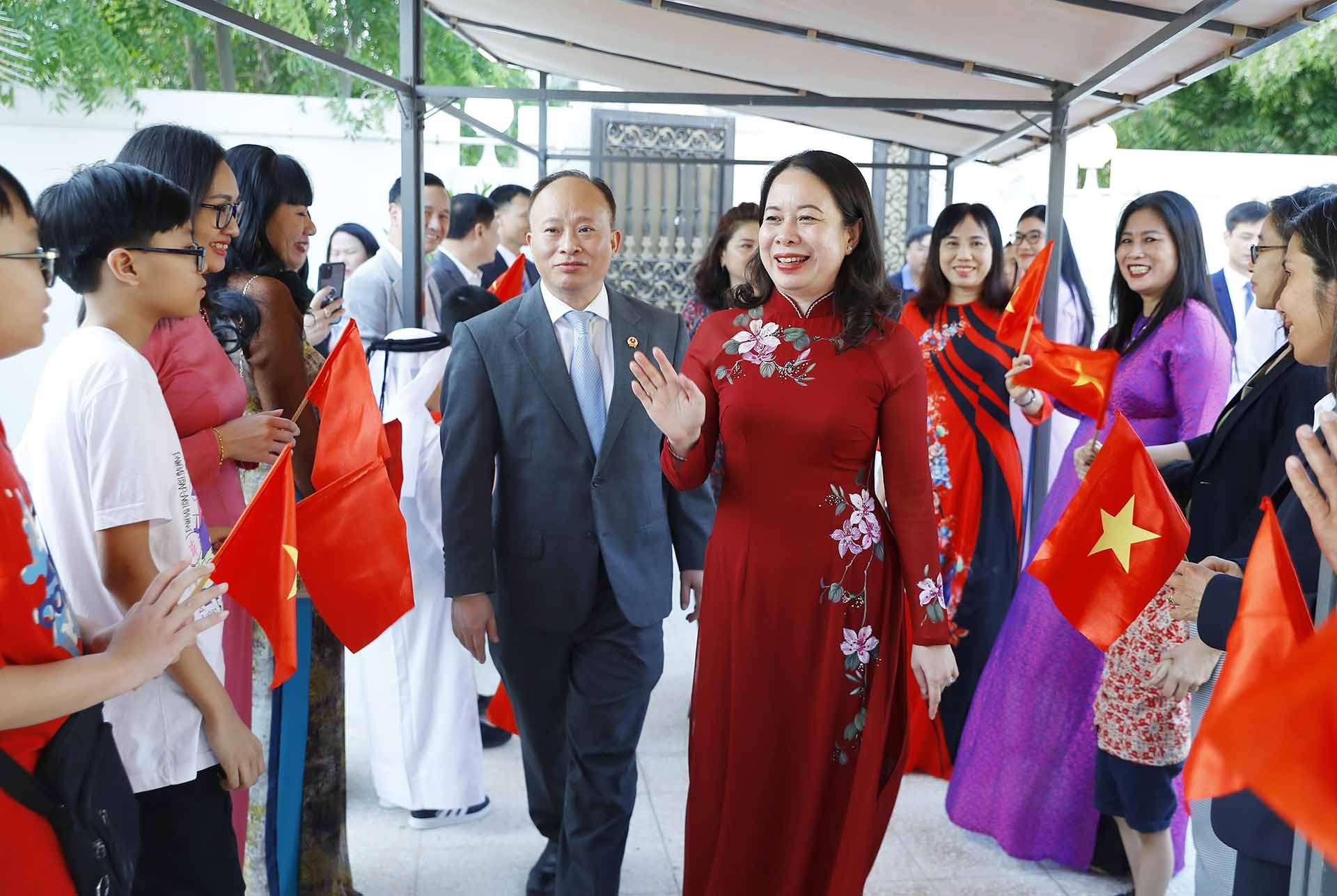 Phó Chủ tịch nước Võ Thị Ánh Xuân đến thăm Đại sứ quán Việt Nam tại Qatar. (Nguồn: TTXVN)
