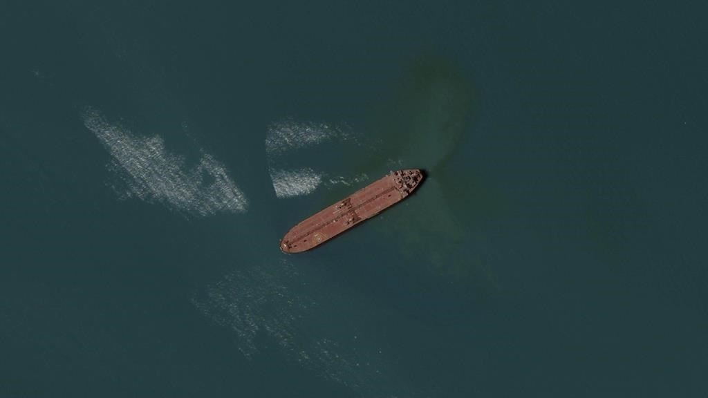 Tiết lộ hình ảnh vệ tinh chụp cảnh Iran bắt giữ tàu chở dầu đang trên đường đến Mỹ