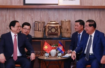 Thủ tướng Phạm Minh Chính gặp Thủ tướng Campuchia Samdech Techo Hun Sen
