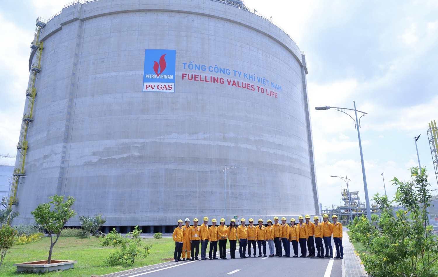Đoàn công tác khảo sát Dự án Kho cảng LNG Thị Vải của PV GAS - doanh nghiệp đầu tiên ở Việt Nam được công nhận có đủ điều kiện xuất khẩu, nhập khẩu LNG