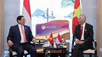 Thủ tướng Chính phủ Phạm Minh Chính gặp Thủ tướng Singapore Lý Hiển Long