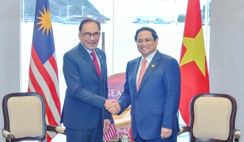 Thủ tướng Chính phủ Phạm Minh Chính gặp Thủ tướng Malaysia Anwar Ibrahim