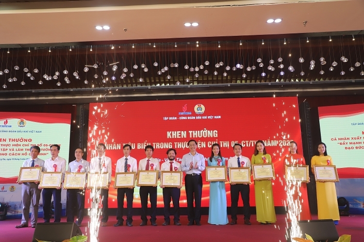 Người lao động PVU được tôn vinh danh hiệu Dầu khí tiêu biểu và nhận nhiều giải thưởng của Giải chạy bộ online “Xuân Dầu khí 2023”
