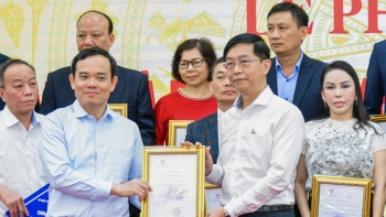 Petrovietnam trao ủng hộ 2 tỷ đồng xây dựng nhà Đại đoàn kết cho hộ nghèo của tỉnh Điện Biên