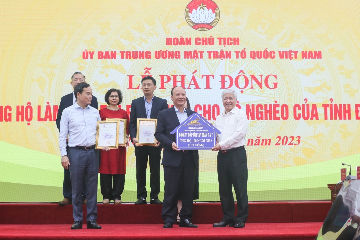 T&T Group ủng hộ 5 tỷ đồng hỗ trợ làm nhà cho người nghèo tỉnh Điện Biên