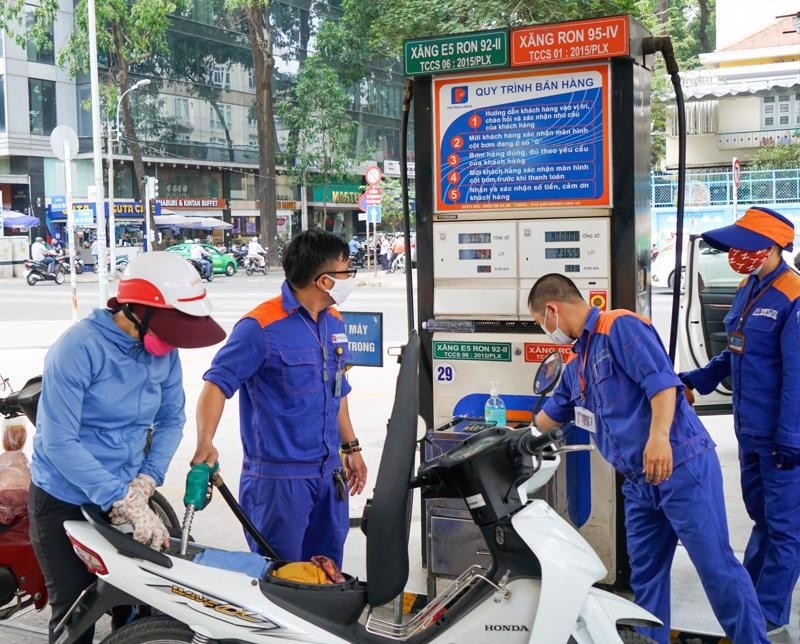 Giá xăng giảm, các doanh nghiệp bán lẻ xăng dầu kiến nghị lên Chính phủ