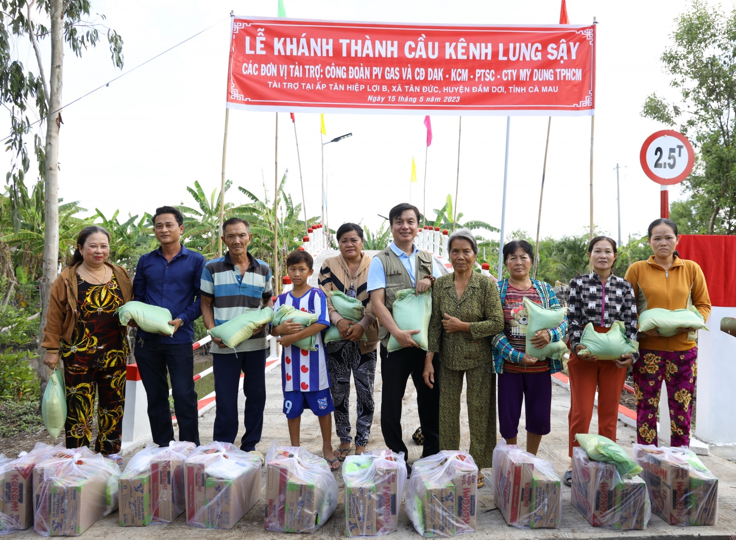 Công đoàn PV GAS PMC hỗ trợ các gia đình có hoàn cảnh khó khăn huyện Đầm Dơi, Cà Mau