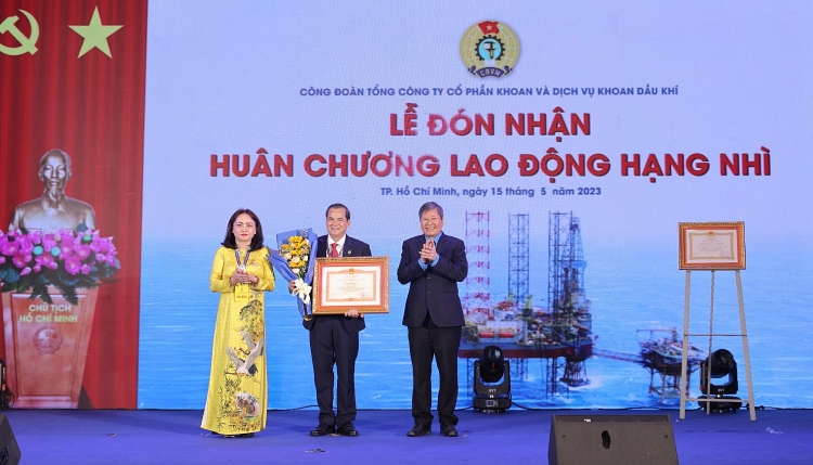 Công đoàn PV Drilling đón nhận Huân chương Lao động hạng Nhì