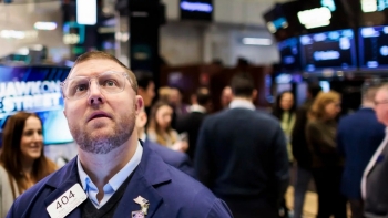 Thị trường chứng khoán thế giới ngày 16/5: Cổ phiếu trượt dốc do dự báo đáng thất vọng của Home Depot