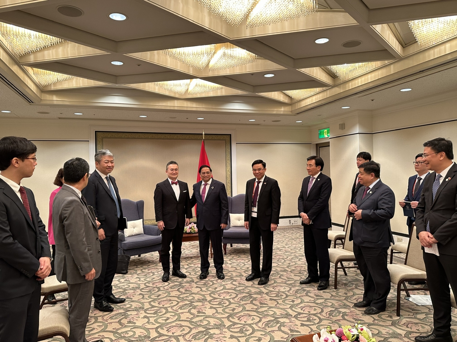 Thủ tướng nghe lãnh đạo MOECO và Tổng Giám đốc Petrovietnam Lê Mạnh Hùng báo cáo về tình hình triển khai dự án Lô B
