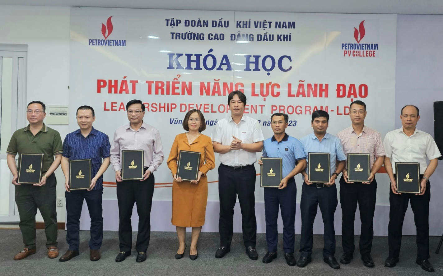 PV College bế giảng khóa đào tạo