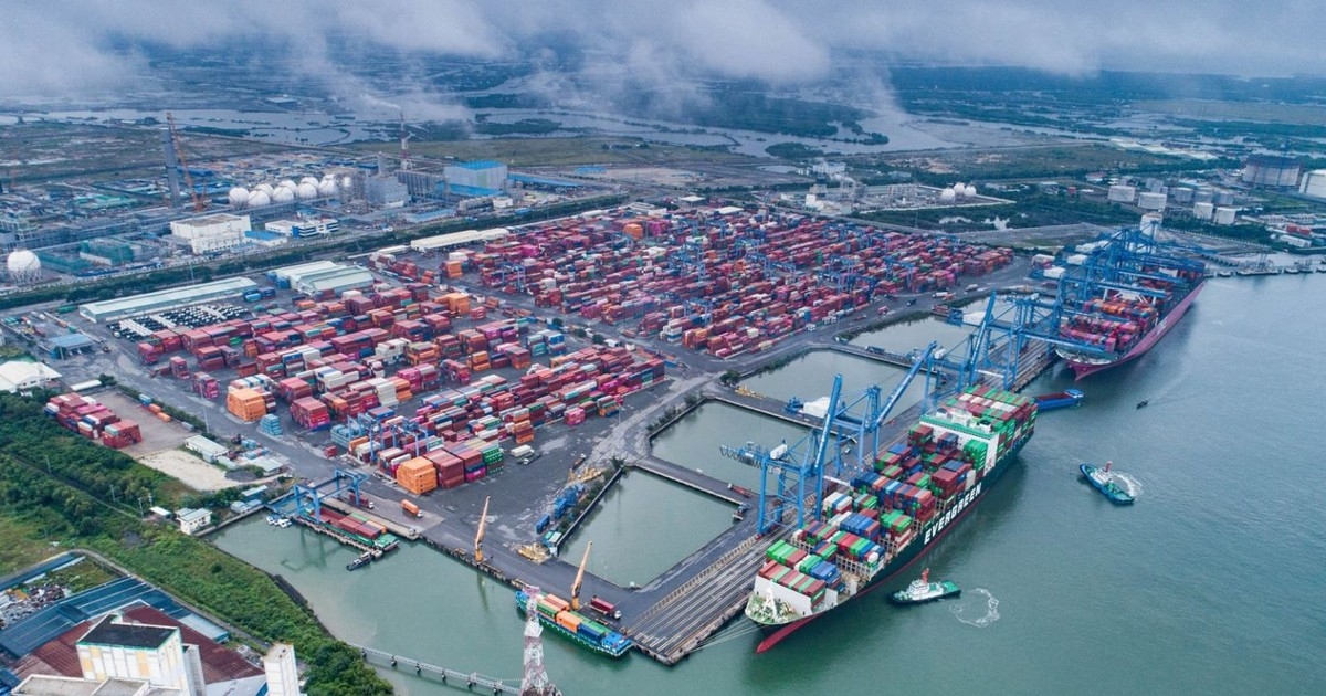 Hàng container qua cảng biển Việt Nam tăng gần gấp đôi sau 7 năm
