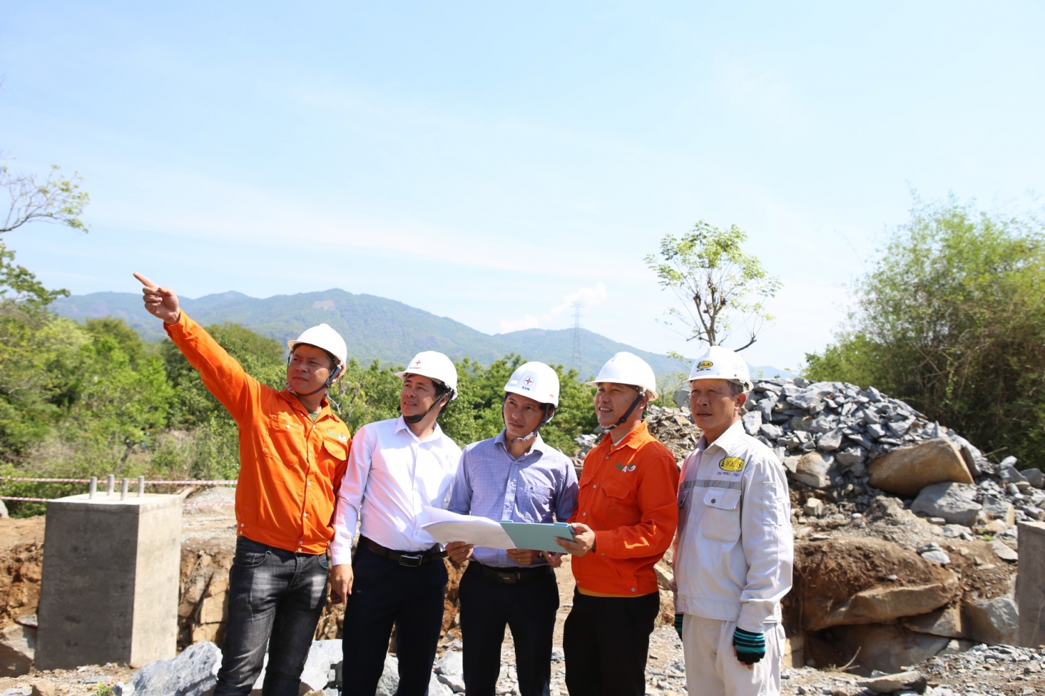 Chặng đường nước rút dự án đường dây 220kV Nha Trang - Tháp Chàm