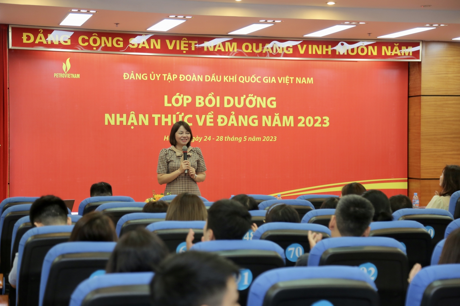 Khai giảng lớp bồi dưỡng nhận thức về Đảng năm 2023 khu vực Hà Nội