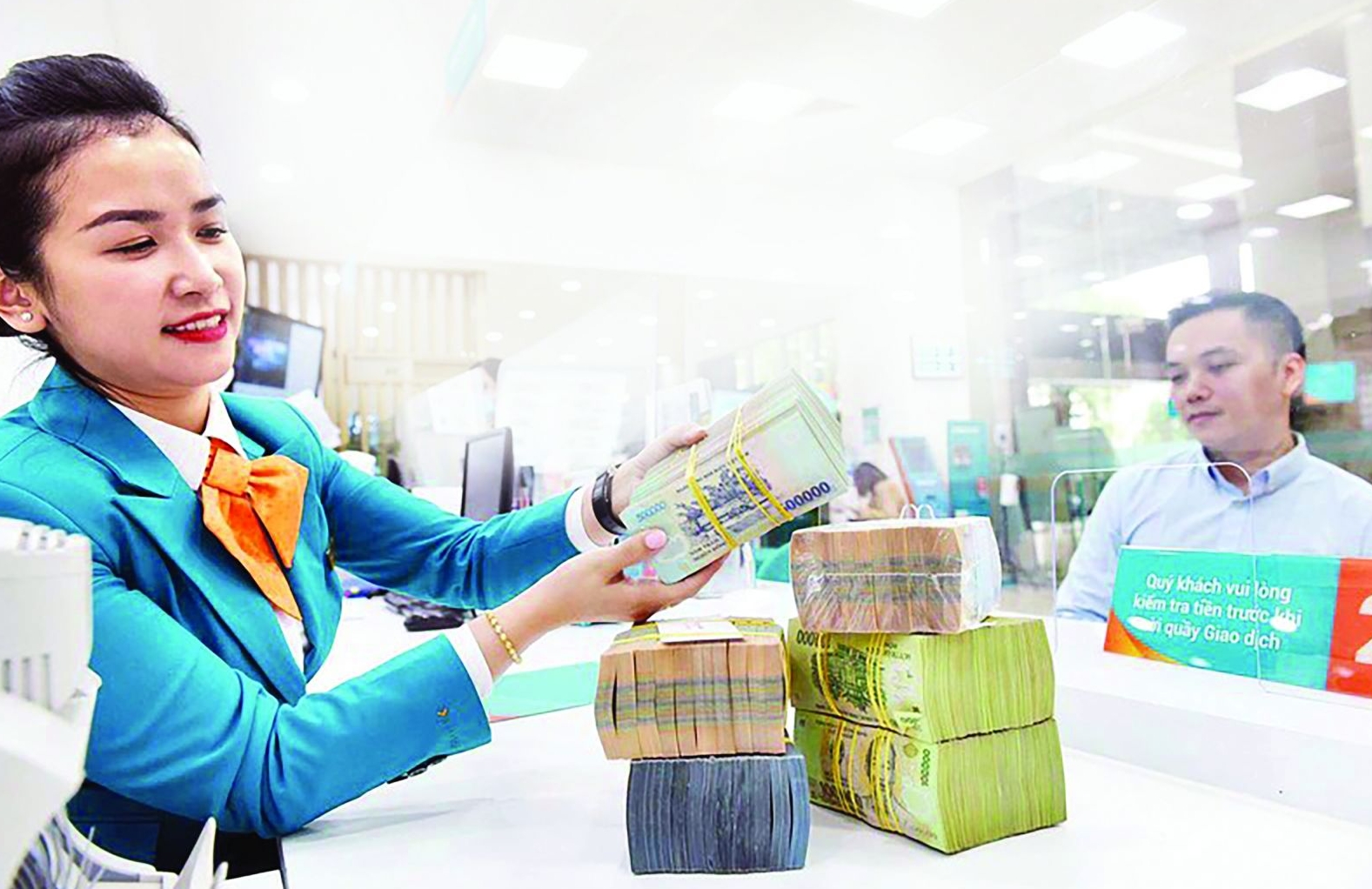 Hạ lãi suất, vẫn cần thêm “cú hích” tín dụng