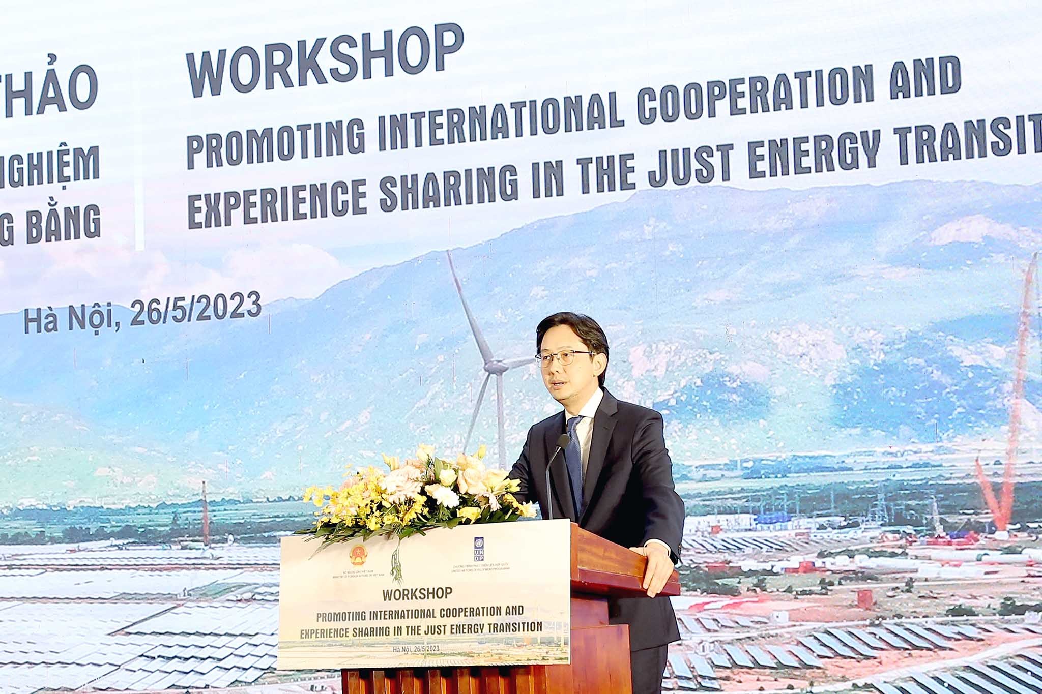 Tăng cường hợp tác quốc tế và chia sẻ kinh nghiệm về chuyển đổi năng lượng công bằng