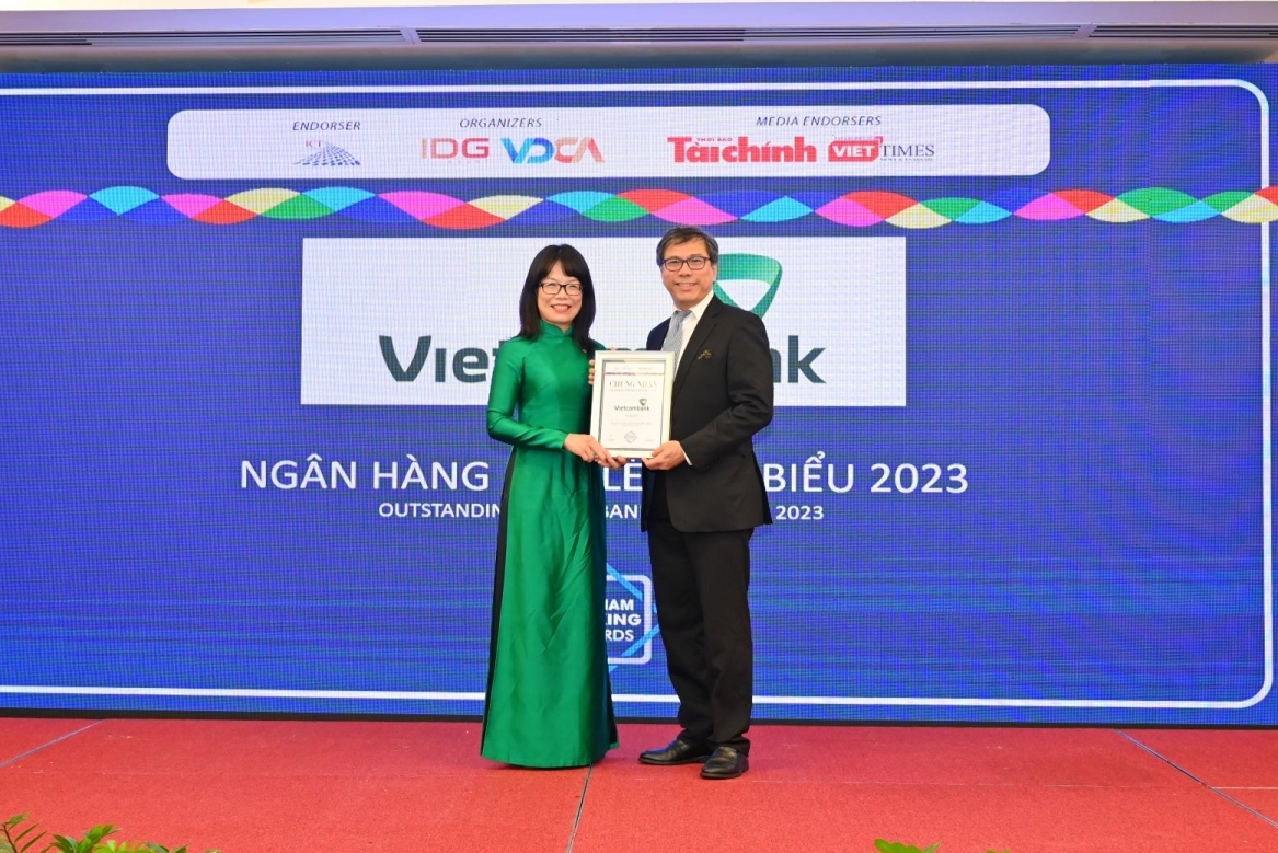 Vietcombank được trao 3 giải thưởng quan trọng tại diễn đàn Ngân hàng bán lẻ Việt Nam 2023