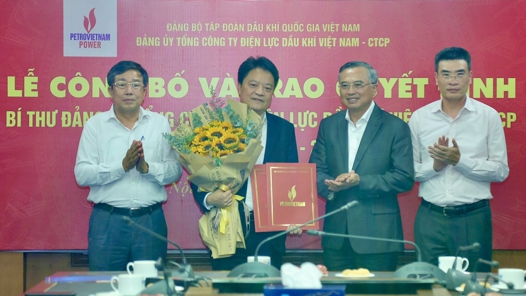 Trao quyết định Bí thư Đảng ủy Tổng Công ty Điện lực Dầu khí Việt Nam nhiệm kỳ 2020-2025