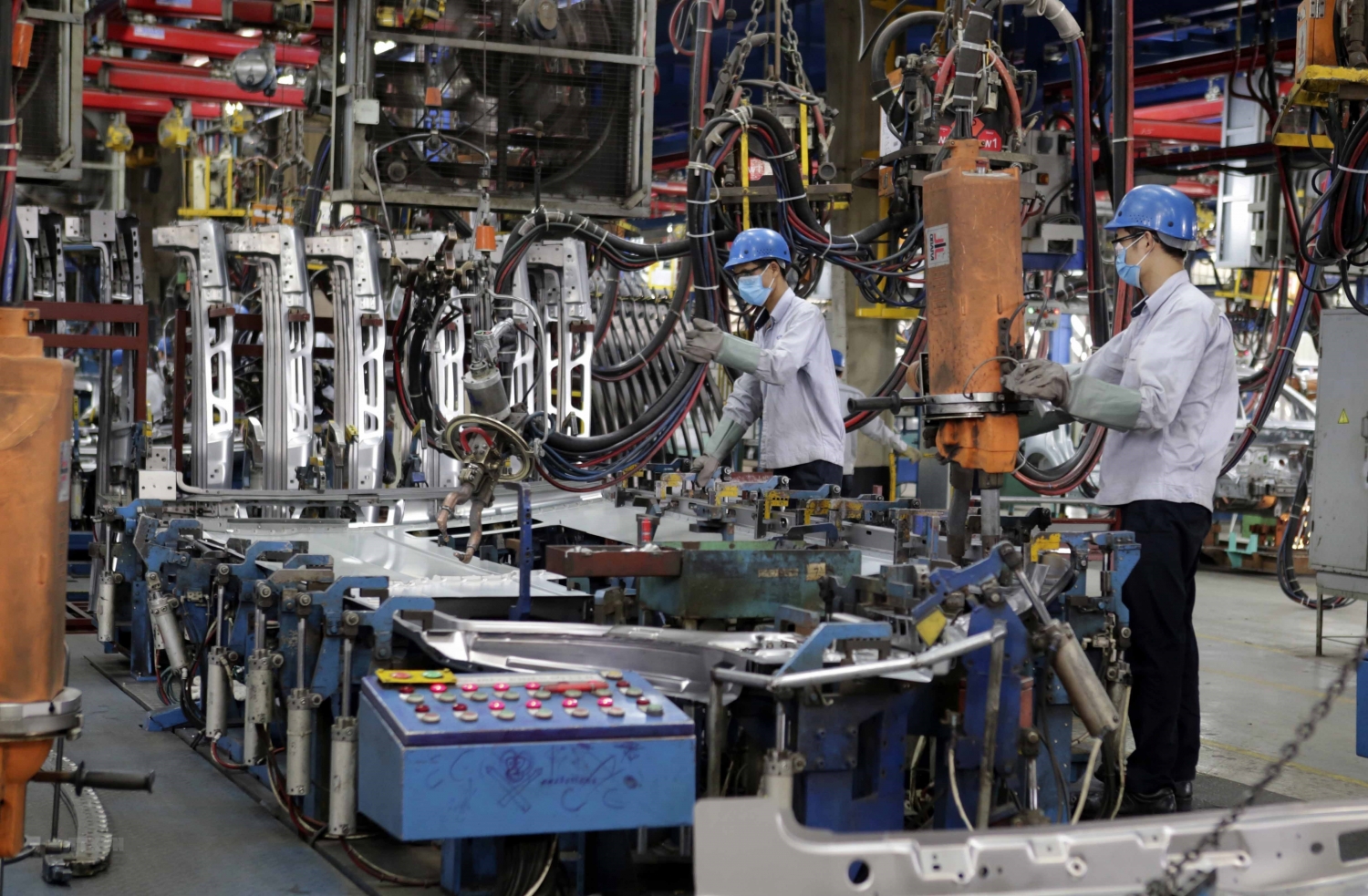 Tin tức kinh tế ngày 29/5: Sản xuất công nghiệp có dấu hiệu khởi sắc