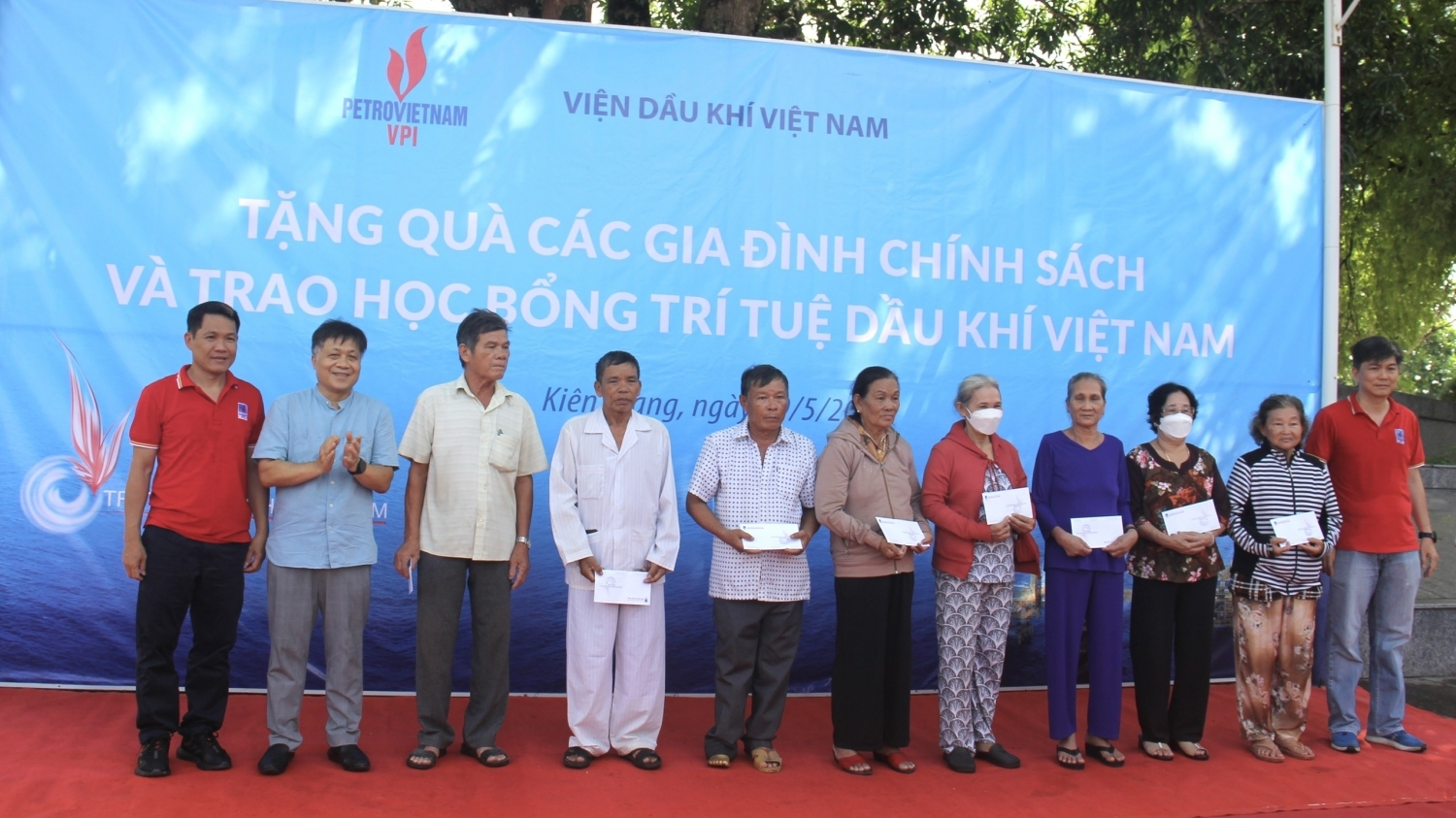 VPI tri ân các anh hùng liệt sĩ, tặng quà các gia đình chính sách tại TP. Phú Quốc