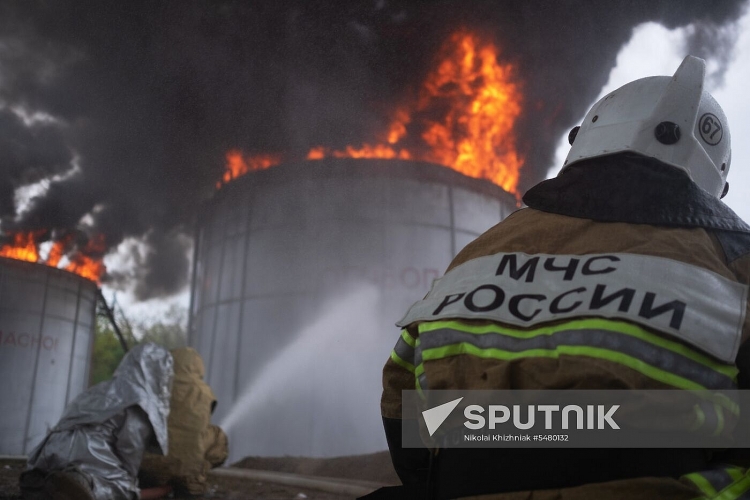 Hỏa hoạn tại nhà máy lọc dầu Nga, nghi bị UAV tập kích